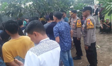 Polisi-Sidoarjo-Turut-Berduka-Terhadap-Korban-Laka-Air-di-Pantai-Drini