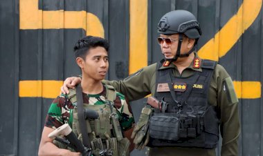 Jalin-Sinergitas,-Kasatgas-Humas-Operasi-Damai-Cartenz-2024-Kunjungi-Pos-Pamtas-Yonif-512-di-Oksibil