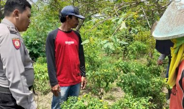 Bhabinkamtibmas-Desa-Permisan-Koordinasi-dengan-Warga-Terkait-Program-Pekarangan-Pangan-Bergizi