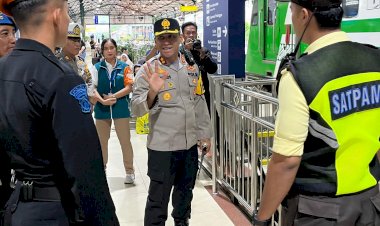 Pastikan-Mudik-Nyaman-Kapolres-Madiun-Kota-Pantau-Keamanan-di-Stasiun-Kereta-Api