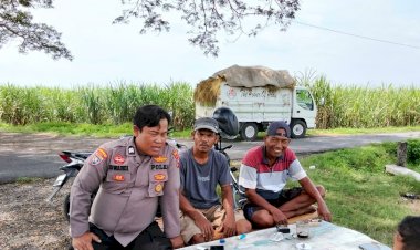 Kanit-Binmas-Polsek-Prambon-Ngopi-Bareng-Petani,-Bahas-Pelaksanaan-Ketahanan-Pangan