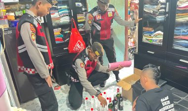 Polisi-Gelar-Razia-Miras-di-Probolinggo-Jaga-Kondusifitas-Jelang-Libur-Waisak