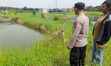 Bhabinkamtibmas-Trosobo-Cek-Kolam-Lele-Dukung-Ketahanan-Pangan