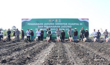 Kapolda-Jatim-Pimpin-Penanaman-Jagung-Serentak-di-Nganjuk,-Dukung-Target-Nasional-10-Juta-Ton