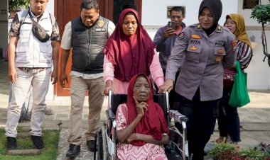 Polres-Probolinggo-Fasilitasi-Penjemputan-Ibu-Nortaji-yang-Sempat-Dirawat-di-Griya-Lansia-Malang