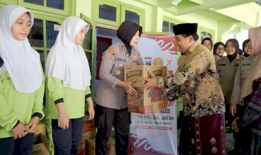 Polri-Untuk-Masyarakat-:-SPN-Polda-Jatim-Sentuh-Hati-Anak-Yatim-di-Momen-Hari-Jadi-Polwan-ke-77
