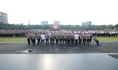 Kapolda-Jatim-Beri-Penghargaan-untuk-263-Personel-dan-KPLB-bagi-Bripda-Ahmad-Ricky