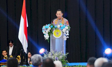 Kapolri-Hadiri-Kompolnas-Award:-Polri-Tak-Antikritik,-Komitmen-Terus-Perbaiki-Diri!