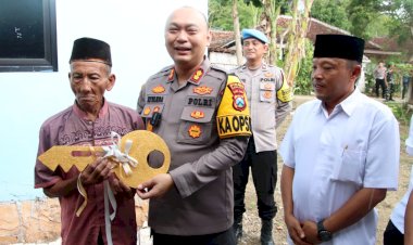 Dari-Kepedulian-Menjadi-Kenyataan:-Kapolres-Sumenep-Wujudkan-Rumah-Layak-Huni-untuk-Warga-Kurang-Mampu