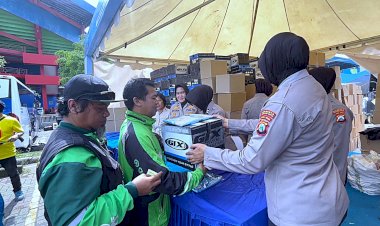 Ribuan-Driver-Ojol-Deklarasi-Kamtibmas-“Jogo-Jatim”-di-Stadion-Gajayana-Polresta-Malang-Kota-Berbagi-Beras-dan-Helm-Gratis