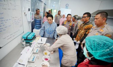 Kapolri-dan-Ketua-Komisi-IV-DPR-Tinjau-SPPG-YKB-Polres-Karanganyar,-Dukung-Penuh-Program-MBG