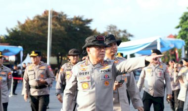 Wakapolri-Komjen-Dedi-Prasetyo-Raih-Penghargaan-Kepemimpinan-Publik-dari-Fakultas-Hukum-Universitas-Brawijaya