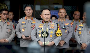Polda-Jatim-Berangkatkan-Bantuan-Kemanusiaan-untuk-Warga-Terdampak-Erupsi-Semeru