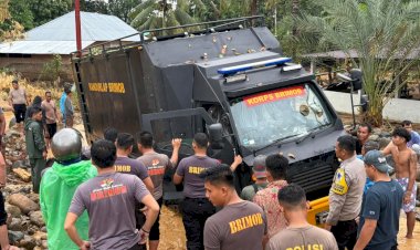 Polri-Kirim-Bantuan-Ke-Daerah-Terisolir-di-Sumatera