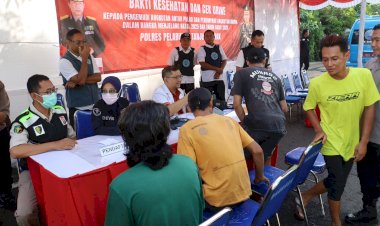 Polres-Pelabuhan-Tanjungperak-Cek-Kesehatan-Gratis-Pengemudi-Angkutan-Umum-dan-Ojol