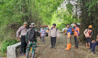 Polres-Bondowoso-Terjunkan-Personel-Pencarian-Korban-Hanyut-di-Sungai-Sampeanbaru