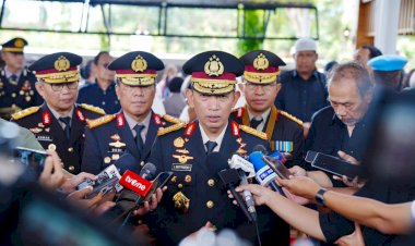 Hadiri-Pemakaman-Kapolri-Pesan-Eyang-Meri-Jadi-Inspirasi-dan-Semangat-Keluarga-Besar-Polri