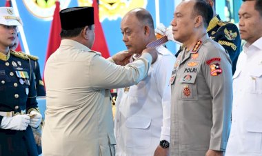 Presiden-Prabowo-Anugerahkan-Tanda-Kehormatan-kepada-70-Tokoh-Penggerak-Gizi-dan-Ketahanan-Pangan-Nasional
