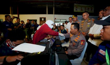 Momen-Kapolri-Ikut-Donor-Darah-saat-Hadiri-Baksos-HUT-ke-53-Buruh-KSPSI