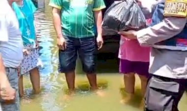 Polresta-Sidoarjo-Salurkan-Bantuan-Sembako-Untuk-Warga-Terdampak-Banjir-di-Dusun-Dodokan