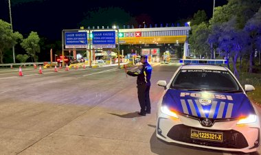 Hari-Keempat-Operasi-Ketupat-Semeru-Polda-Jatim-Pastikan-Jalur-Tol-dan-Arteri-Lancar