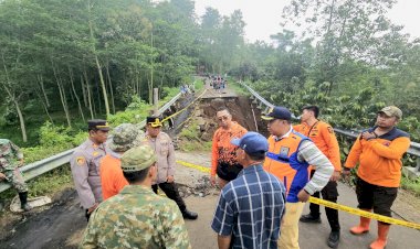 Polres-Probolinggo-Pasang-Police-Line,-Akses-ke-Air-Terjun-Madakaripura-Ditutup-Sementara