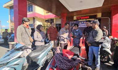 Polres-Probolinggo-Temukan-dan-Serahkan-Motor-yang-Hilang,-Korban-Curanmor-Tersenyum-Riang
