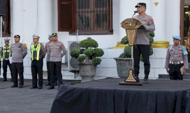 Tilang-Manual-Berlaku-Lagi-di-Surabaya,-Kapolrestabes-Tegaskan-Nol-Toleransi-Pungli
