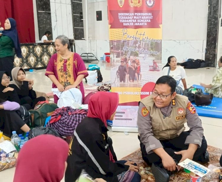 Biro Psikologi SSDM Polri Beri Dukungan Psikososial Bagi Korban Banjir Jakarta