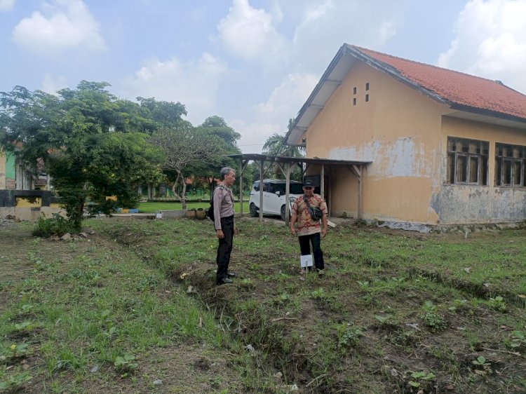 Bhabinkamtibmas Polsek Prambon Dampingi Kelompok Tani Terong dan Cabai
