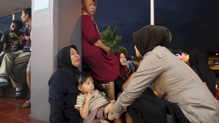 Beri Trauma Healing, Polwan Polresta Banyuwangi Dampingi Korban Selamat KMP Tunu Pratama Jaya