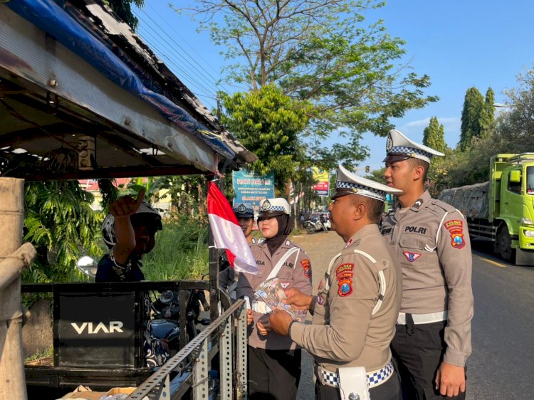 Ribuan Bendera Merah Putih Dibagikan oleh Polres Probolinggo untuk Warga, Bangkitkan Semangat Kemerdekaan RI ke - 80