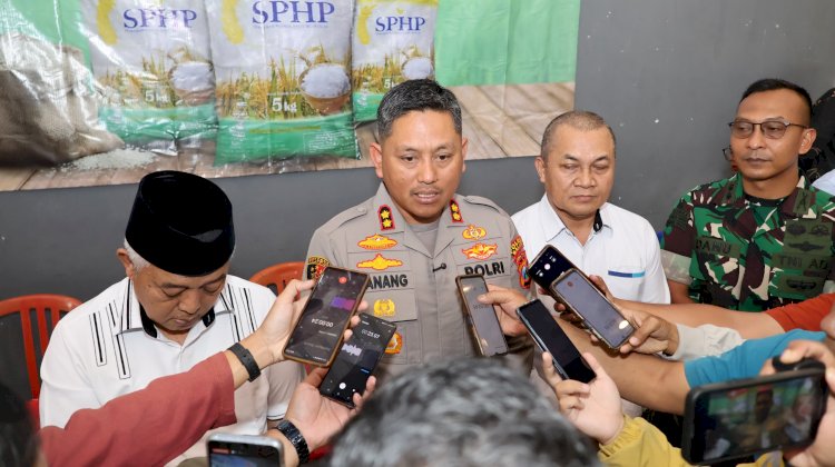 Polres Malang Gelontor 43 Ton Beras SPHP Ratusan Warga Sambut Gembira