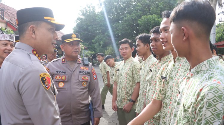 Gencarkan “Police Goes to School”, Polresta Banyuwangi Dorong Generasi Muda Tertib Hukum