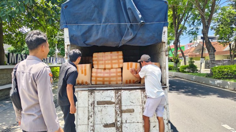 Polresta Banyuwangi Berhasil Amankan Truk Muat Ribuan Liter Miras Jenis Arak Dikemas Dalam Botol