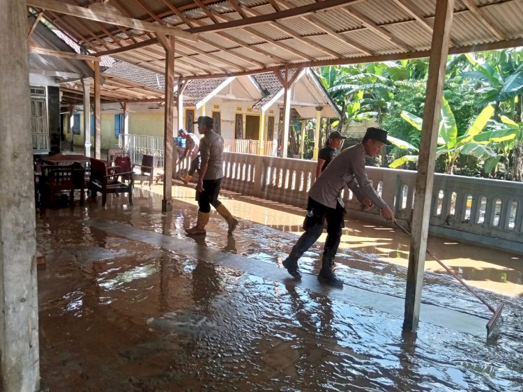 Polisi Bersama BPBD Tangani 2.228 Jiwa Terdampak Banjir di Malang Selatan