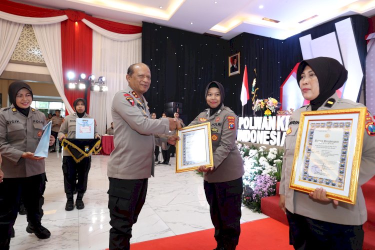 Gelar Tasyakuran Hari Jadi Polisi Wanita ke-77, Kapolda Jatim dan Ibu Asuh Polwan Beri Pesan Khusus