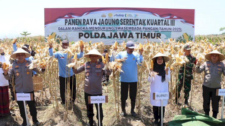 Komitmen Wujudkan Ketahanan Pangan Nasional, Kapolda Jatim Bersama Forkopimda Banyuwangi Gelar Panen Jagung Serentak 1.446 Ton