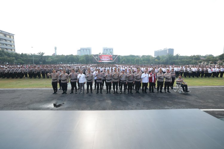 Kapolda Jatim Beri Penghargaan untuk 263 Personel dan KPLB bagi Bripda Ahmad Ricky