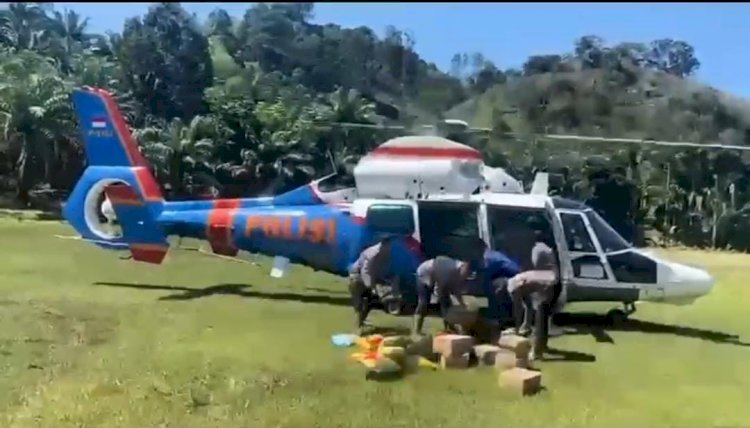 Polri Kirim Logistik Lewat Udara ke Palambayan, Dukung Penanggulangan Banjir Sumatera Barat