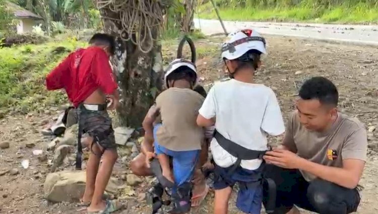 Brimob Polri Laksanakan Trauma Healing Anak Terdampak Bencana di Kabupaten Agam
