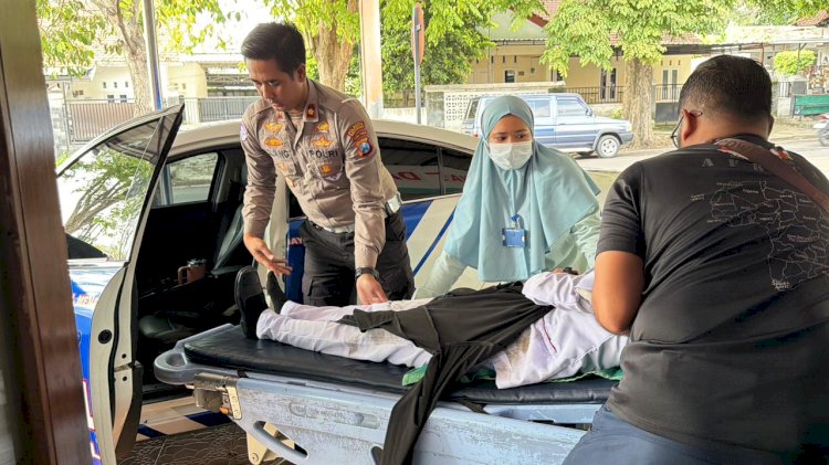 Aksi Humanis Kasat Lantas Polresta Banyuwangi Selamatkan Korban Laka Tunggal