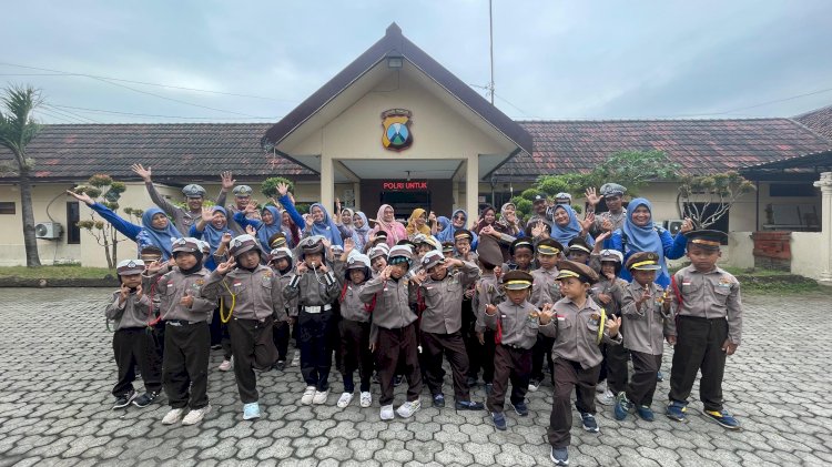 Personel Polsek Balongbendo Edukasi Siswa PAUD Darus Sibyan, Tanamkan Citra Polisi Ramah Anak