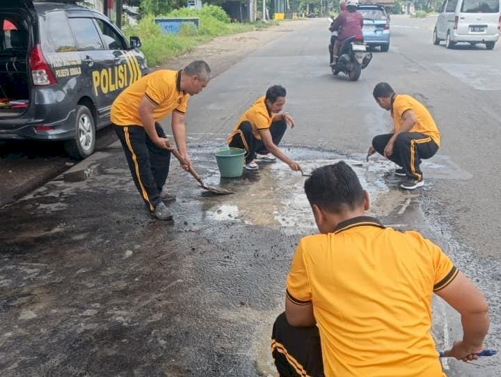 Operasi Keselamatan Semeru 2026 Polresta Sidoarjo Tambal Jalan Berlubang