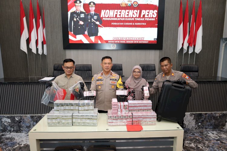 Polres Trenggalek Amankan 2 Tersangka Penipuan Modus Pencairan Dana Rp150 juta