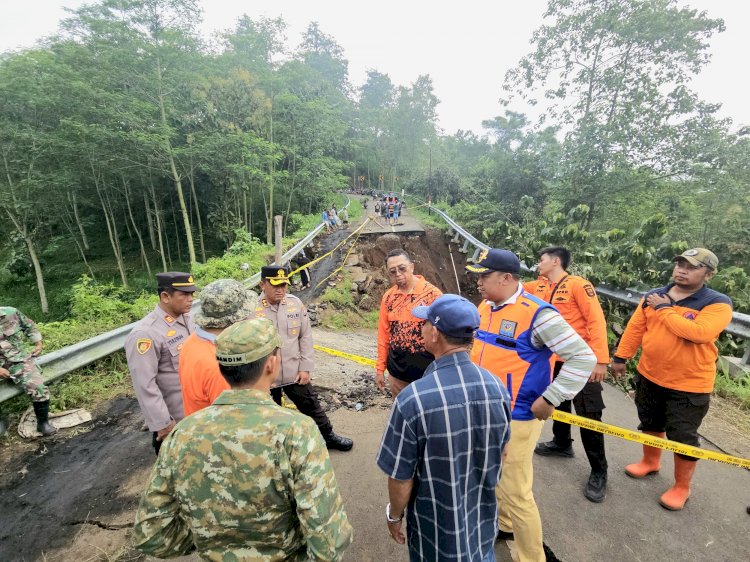 Polres Probolinggo Pasang Police Line, Akses ke Air Terjun Madakaripura Ditutup Sementara